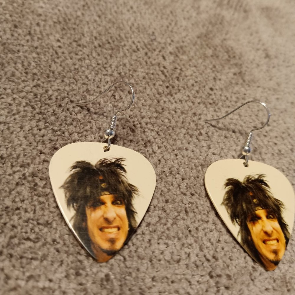 MOTLEY CRUE NIKKI SIXX GUITAR PICK EARRINGS / NECKLACE SET